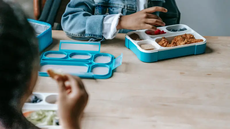 Comment préparer des repas nutritifs pour enfants à l’école